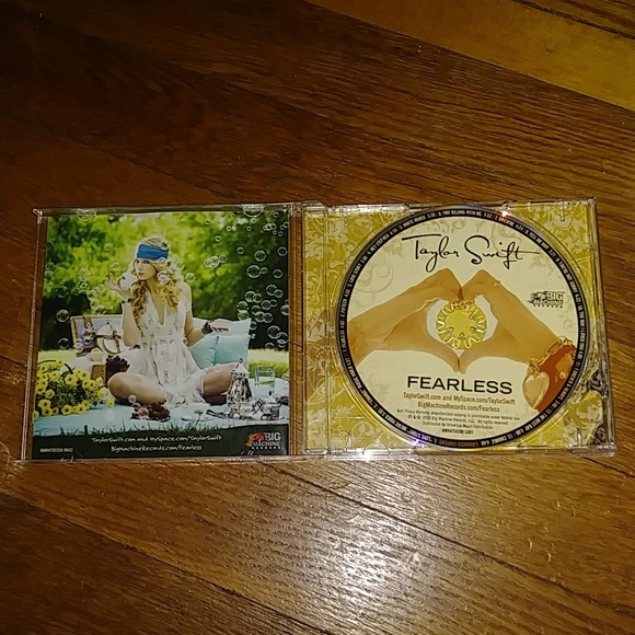 Taylor Swift Fearless CD - Picture 2 of 2